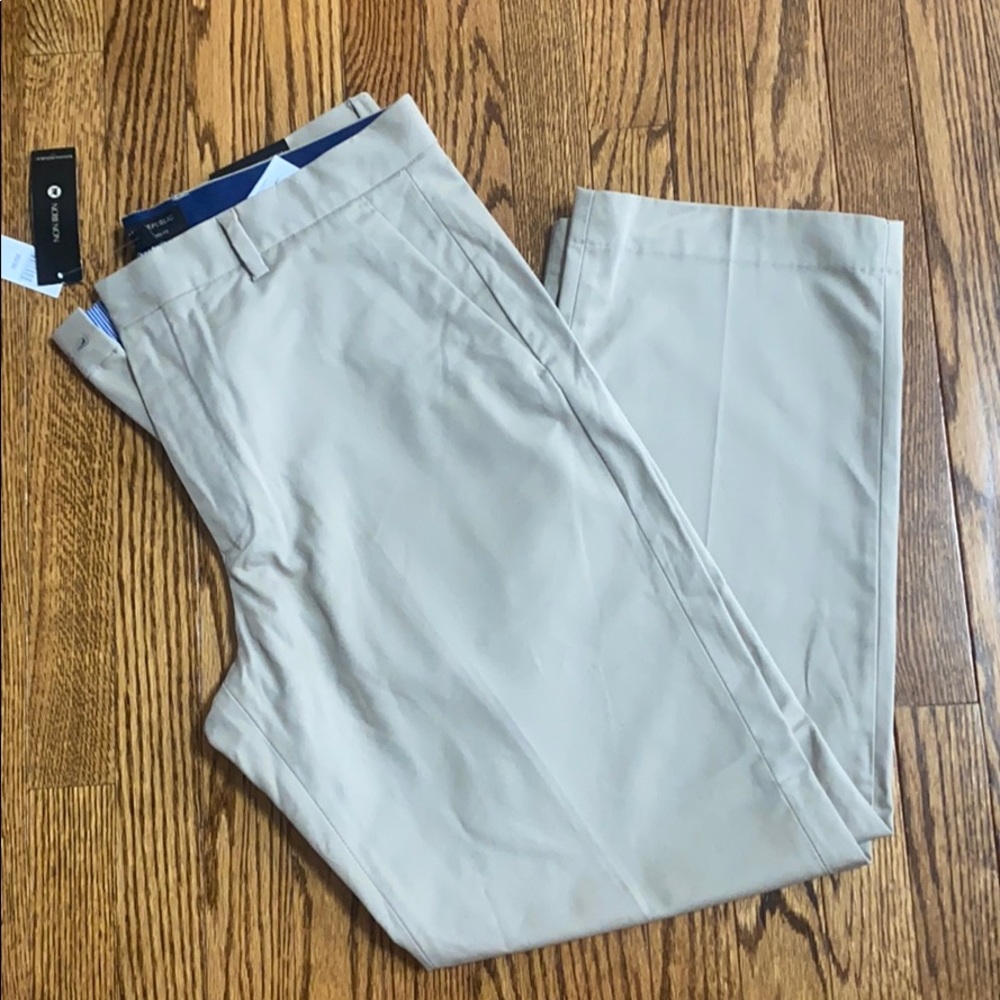 Banana Republic, Tailored non-iron khaki